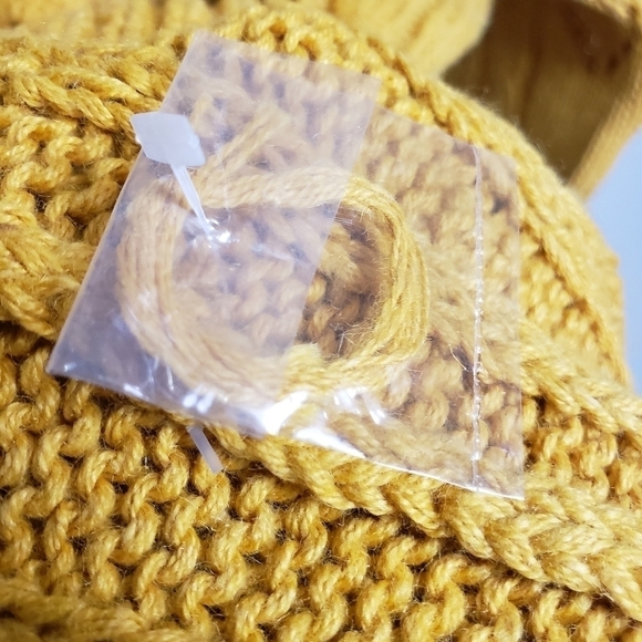 VINTAGE Wheat Yellow V-neck Cable Knit Sweater size Medium - Picture 5 of 10